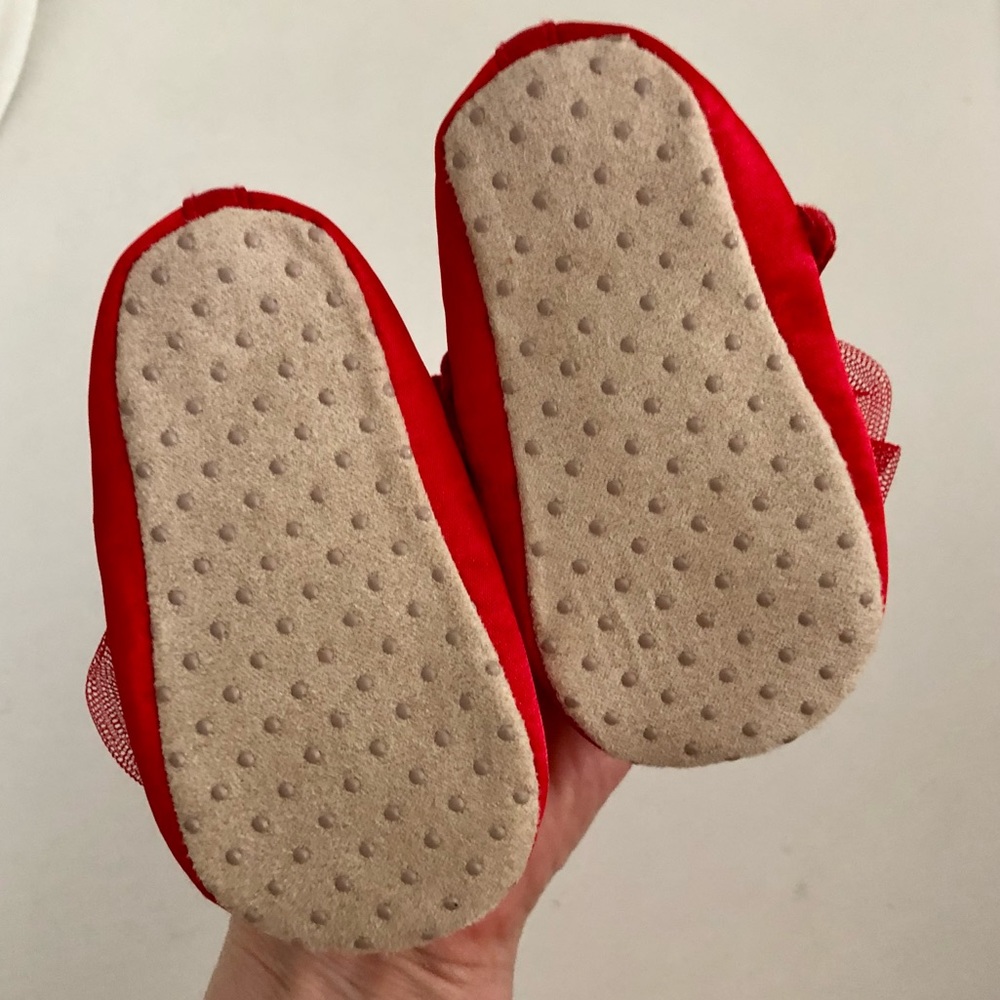 Red Satin with lace detail baby shoes. Size 3. - Picture 3 of 3